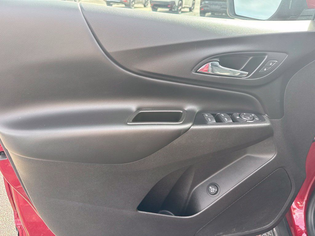 Certified 2018 Chevrolet Equinox LT FWD image 14