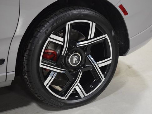 New 2026 Rolls-Royce Cullinan Black Badge image 16