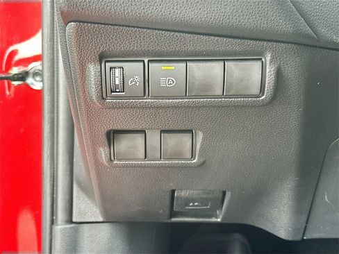 Used 2025 Toyota Corolla Cross LE w/ Moonroof Package image 10