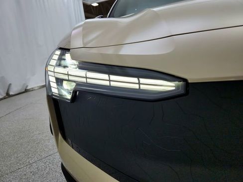 New 2026 Volvo EX30 Cross Country Ultra image 38