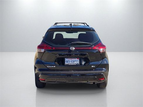 Used 2022 Nissan Kicks SV image 5