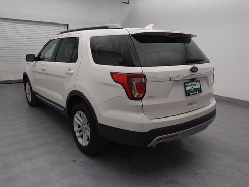 Used 2017 Ford Explorer XLT FWD image 6