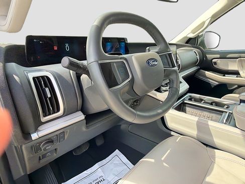 Certified 2025 Ford Expedition Active AWD/4WD image 11