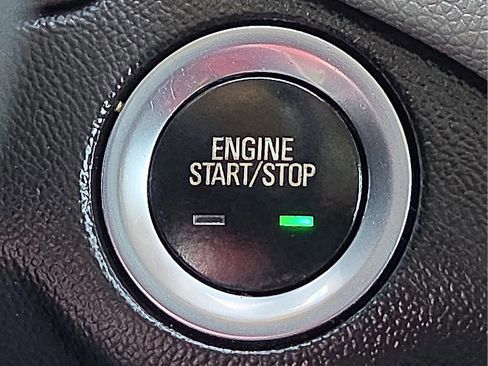 Used 2020 Chevrolet Equinox LS w/ LS Convenience Package image 19