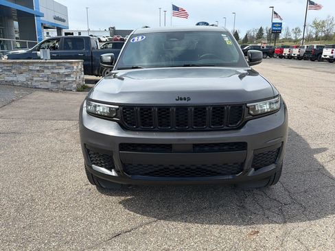 Used 2023 Jeep Grand Cherokee L Laredo AWD/4WD image 2