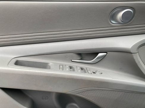 Used 2025 Hyundai Elantra SEL image 12