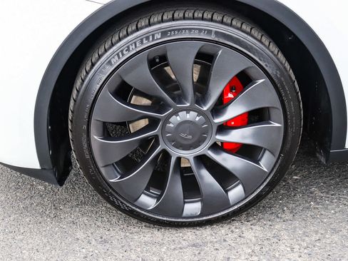Used 2023 Tesla Model Y Performance AWD/4WD image 14