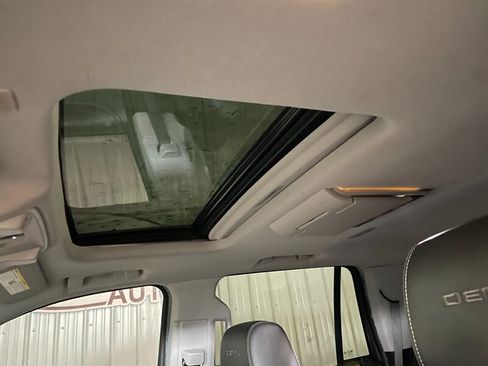 Used 2018 GMC Yukon Denali w/ Denali Ultimate Package image 15