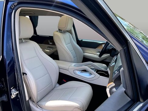 Used 2021 Mercedes-Benz GLS 450 4MATIC image 9