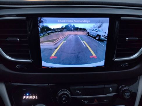 Used 2017 Chrysler Pacifica Touring-L Plus w/ Tire & Wheel Group image 9