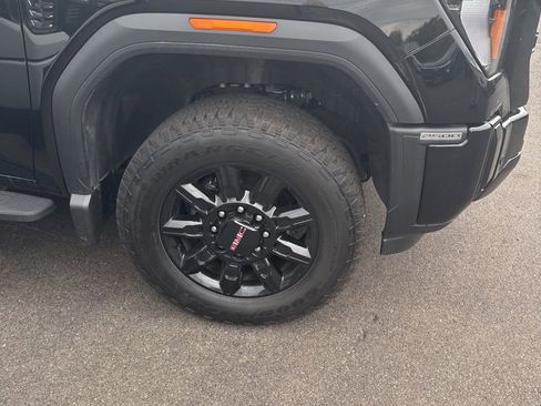 Used 2025 GMC Sierra 2500 AT4 w/ AT4 Premium Plus Package image 4