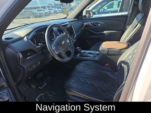 Used 2022 Chevrolet Traverse Premier image 2