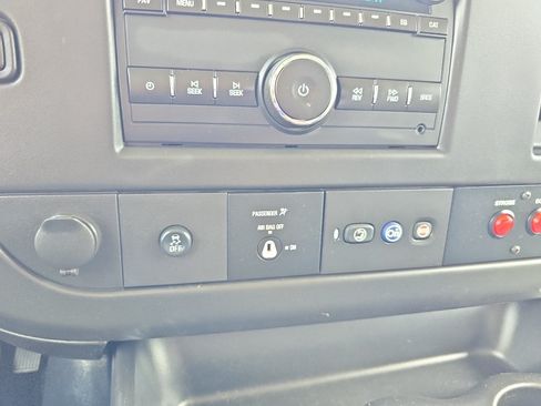 Used 2015 Chevrolet Express 2500 RWD image 28