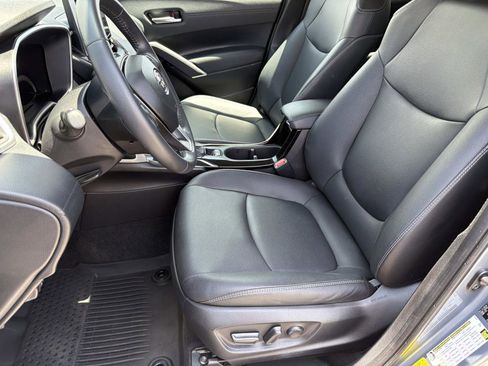 Used 2024 Toyota Corolla Cross XLE w/ Convenience Package FWD image 19