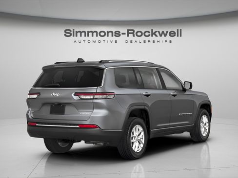 Used 2024 Jeep Grand Cherokee L Laredo w/ Luxury Tech Group I AWD/4WD image 2