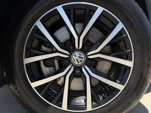 Used 2021 Volkswagen Tiguan SE FWD image 9