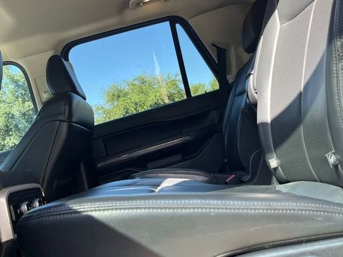 Used 2022 Ford Expedition XLT RWD image 9