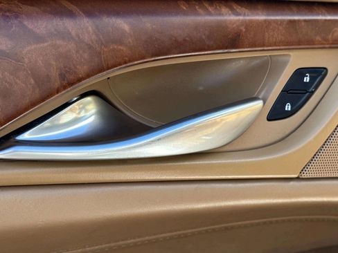 Used 2017 Cadillac Escalade ESV Platinum image 18