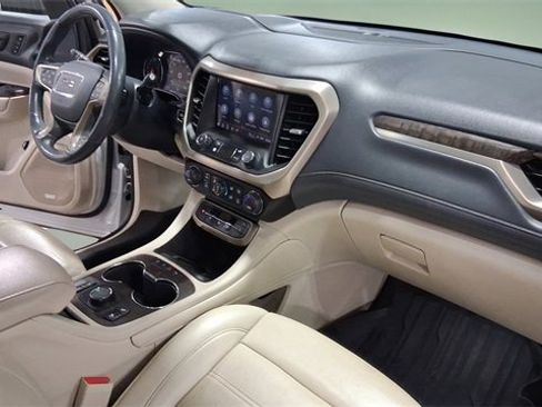 Used 2022 GMC Acadia Denali w/ Denali Technology Package image 21