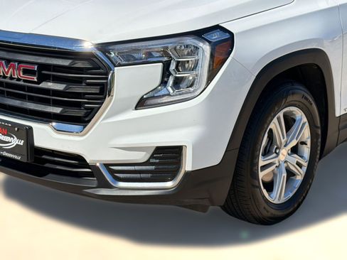 Used 2024 GMC Terrain SLE image 11