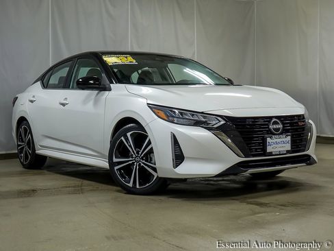 Used 2024 Nissan Sentra SR w/ SR Premium Package image 2