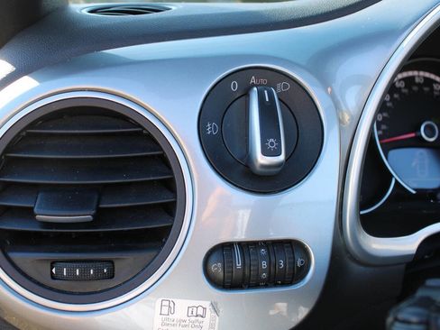Used 2014 Volkswagen Beetle TDI image 20
