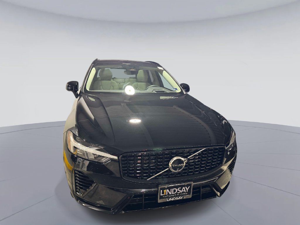 Used 2024 Volvo XC60 T8 Ultimate w/ Protection Package Premier AWD/4WD image 2