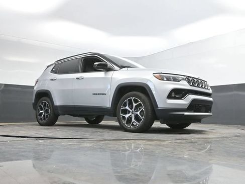Used 2025 Jeep Compass Limited AWD/4WD image 46