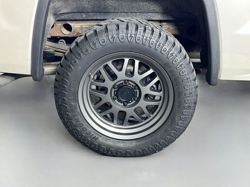 Used 2015 GMC Sierra 1500 SLE w/ SLE Value Package image 34