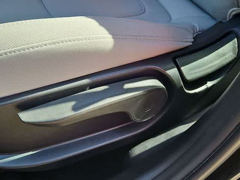 Used 2025 Hyundai Tucson SE FWD image 15