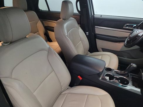 Used 2018 Ford Explorer XLT w/ Equipment Group 202A image 21