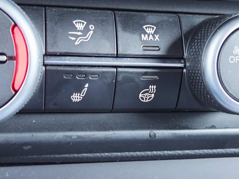 Used 2024 Alfa Romeo Stelvio Sprint image 32