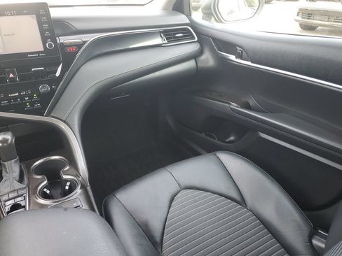 Used 2021 Toyota Camry SE w/ Cold Weather Package FWD image 22
