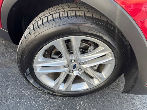 Used 2017 Ford Explorer XLT w/ Equipment Group 202A FWD image 32