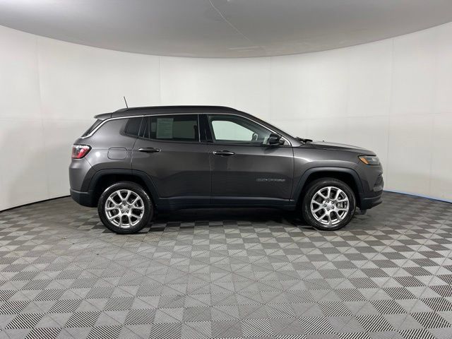 Used 2023 Jeep Compass Latitude AWD/4WD image 8