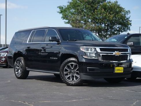 Used 2018 Chevrolet Suburban LT RWD image 2