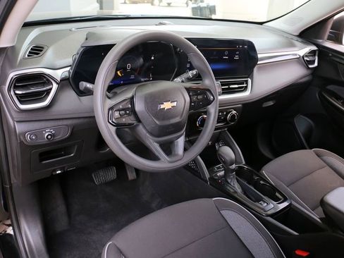 Used 2025 Chevrolet TrailBlazer LS w/ LS Convenience Package FWD image 16