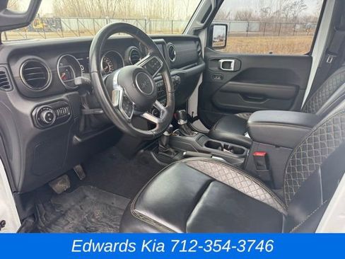 Used 2021 Jeep Gladiator Overland image 20