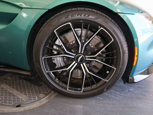 Used 2023 Aston Martin V8 Vantage Roadster RWD image 31