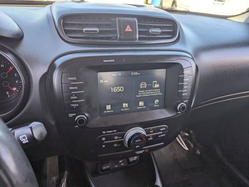 Used 2018 Kia Soul + image 23