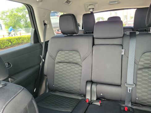 Used 2024 Nissan Pathfinder SV w/ Lighting Package (N92) FWD image 19