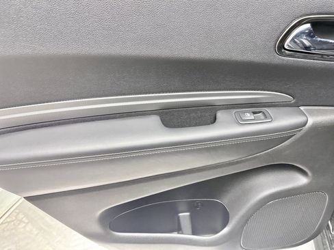 Used 2018 Dodge Durango SRT w/ Technology Group AWD/4WD image 17