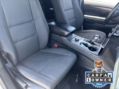 Used 2019 Jeep Grand Cherokee Laredo AWD/4WD image 10