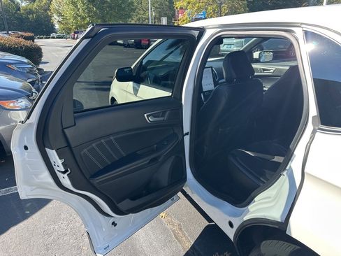 Used 2022 Ford Edge ST image 11