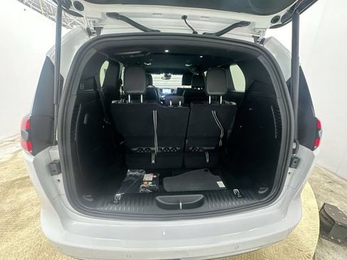 Used 2025 Chrysler Pacifica Select FWD image 20