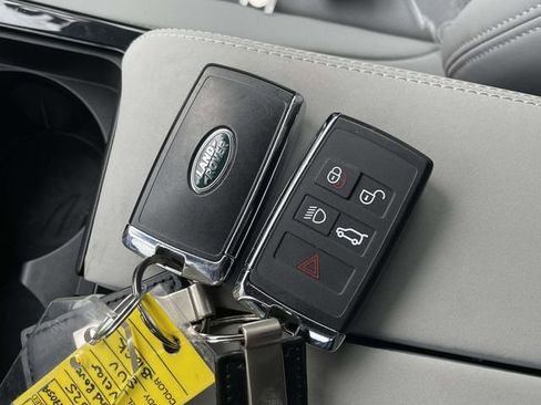 Used 2025 Land Rover Range Rover Velar S image 32