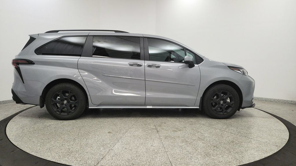Used 2026 Toyota Sienna XLE Woodland Edition AWD/4WD image 6