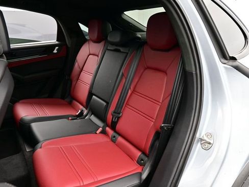 Certified 2025 Porsche Cayenne GTS image 17