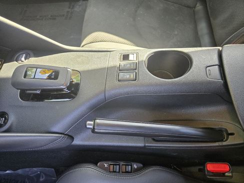 Used 2024 Nissan Z Performance w/ Heritage Edition RWD image 17