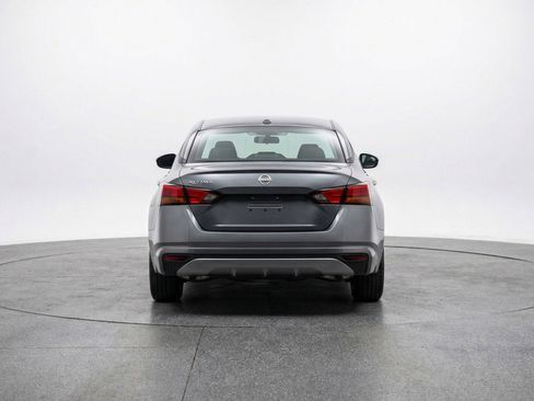 Used 2025 Nissan Altima 2.5 SV FWD image 7